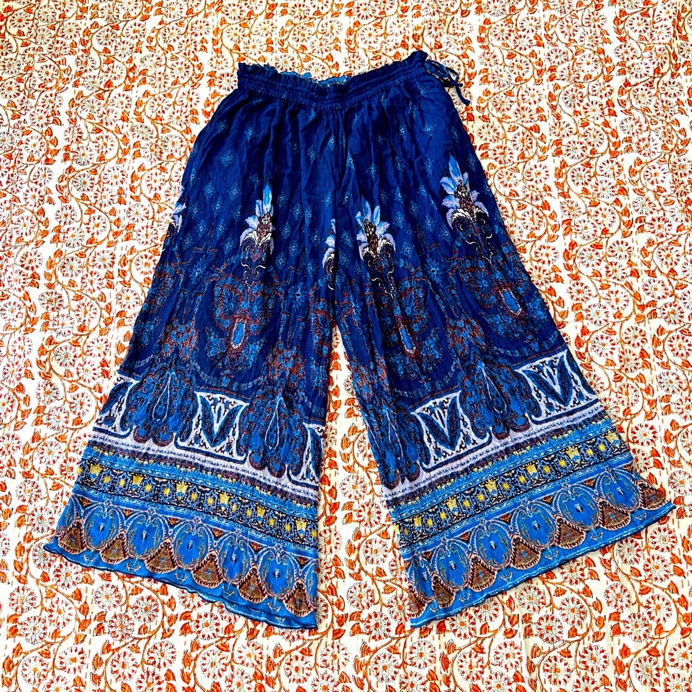 Like new Free People floral paisley printed print wide leg cropped pants